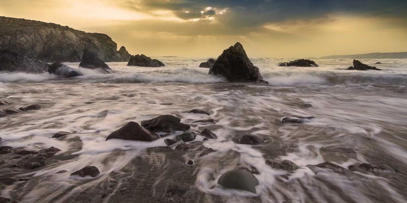 从兴趣社区到数字市民中心：社交平台如何通过小组与交友功能重塑城市服务